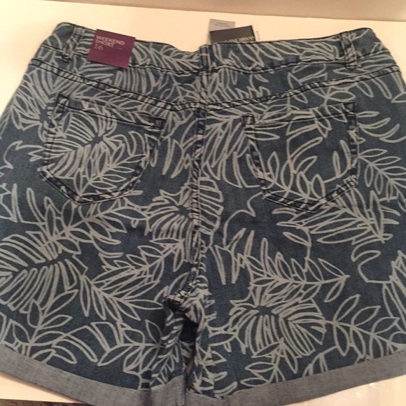 Weekend Jean Shorts - Picture 6 of 6